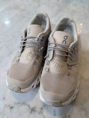 On Cloud Neutral Beige Running Sneakers